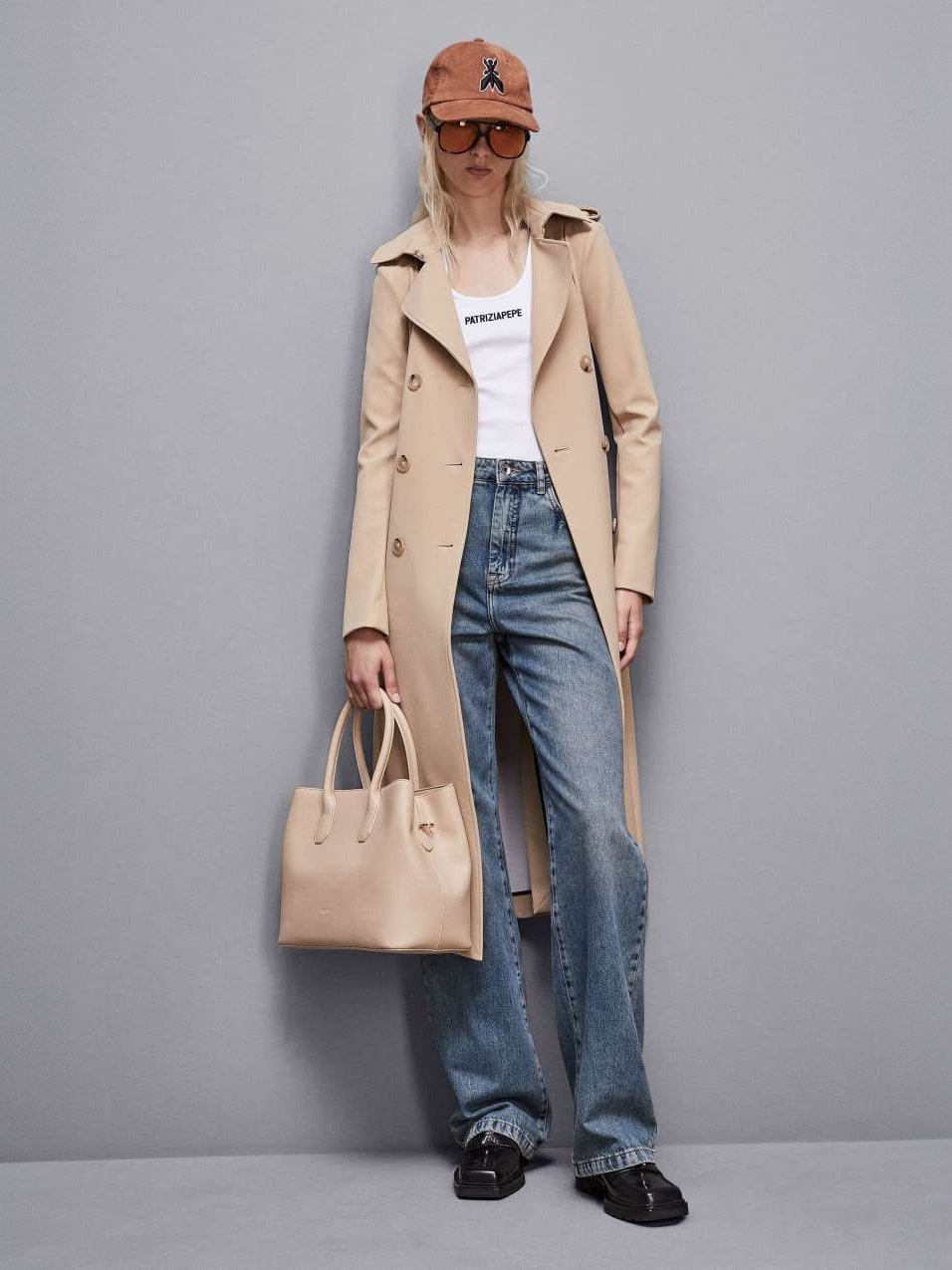P Pepe Trench 8O0137
