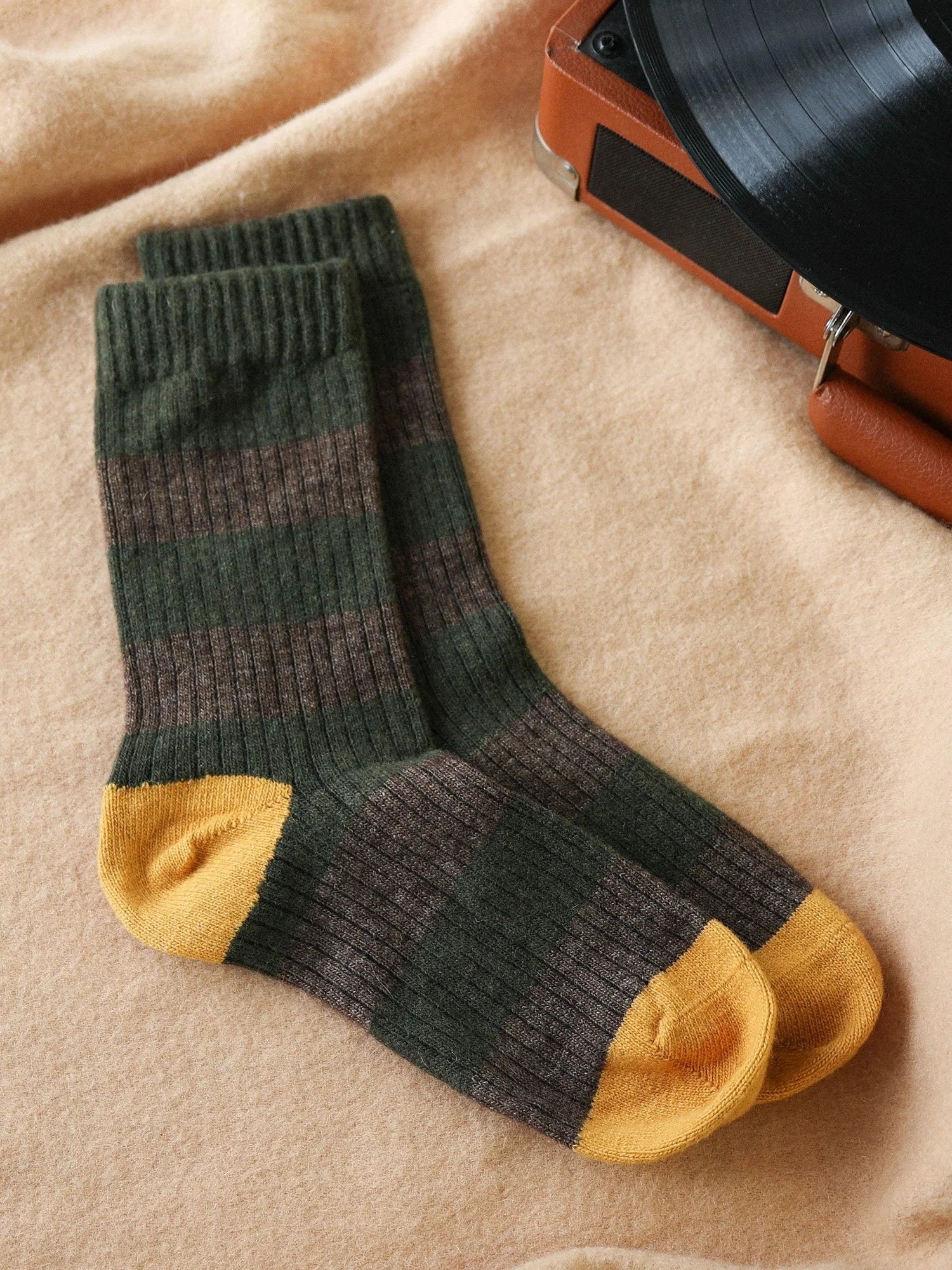 KLUE Merino Wool socks with Stripes | Black-Red